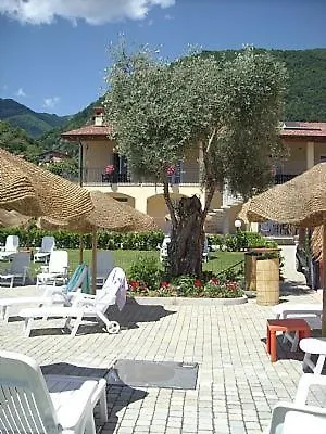Villa Sleeps 8 Pool Wifi