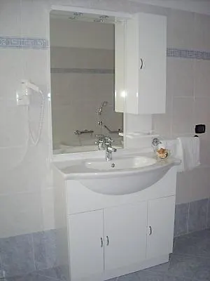 Sleeps 8 Pool Wifi * Ossuccio