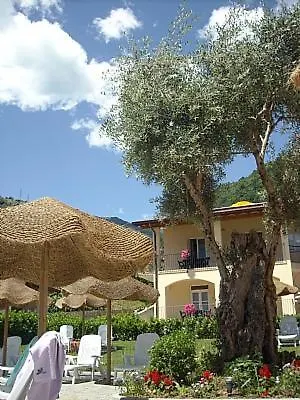 Villa Sleeps 8 Pool Wifi